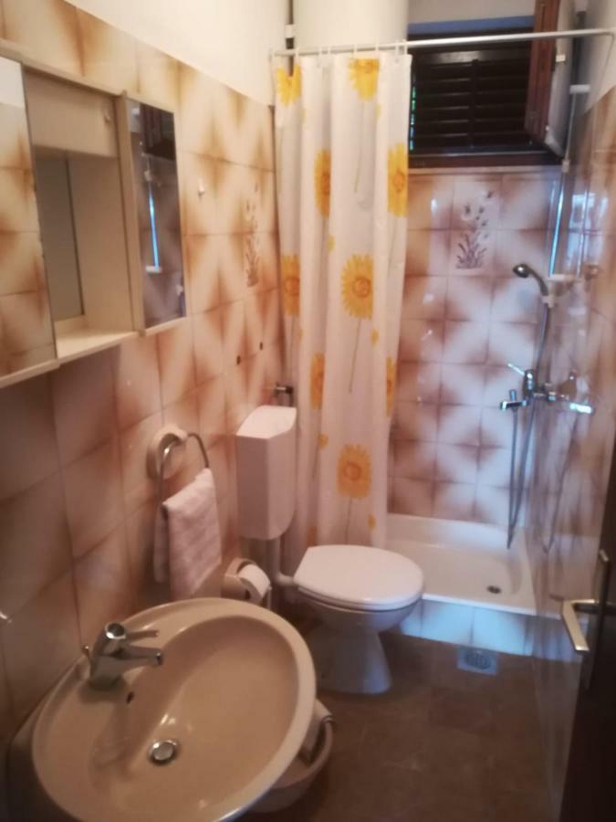 Apartmani Ujdur Omiš Zewnętrze zdjęcie