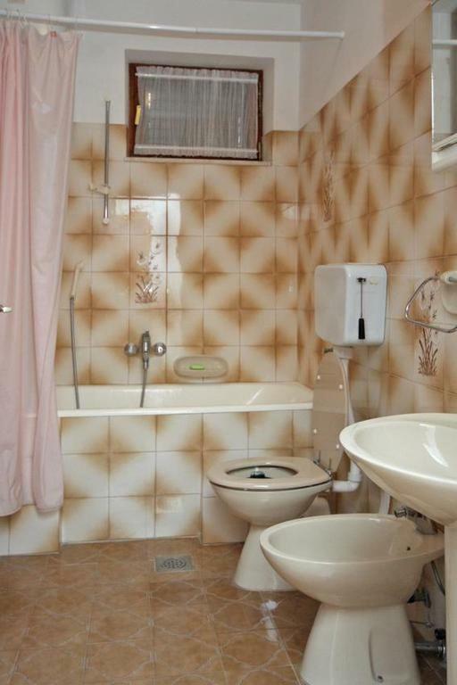Apartmani Ujdur Omiš Zewnętrze zdjęcie